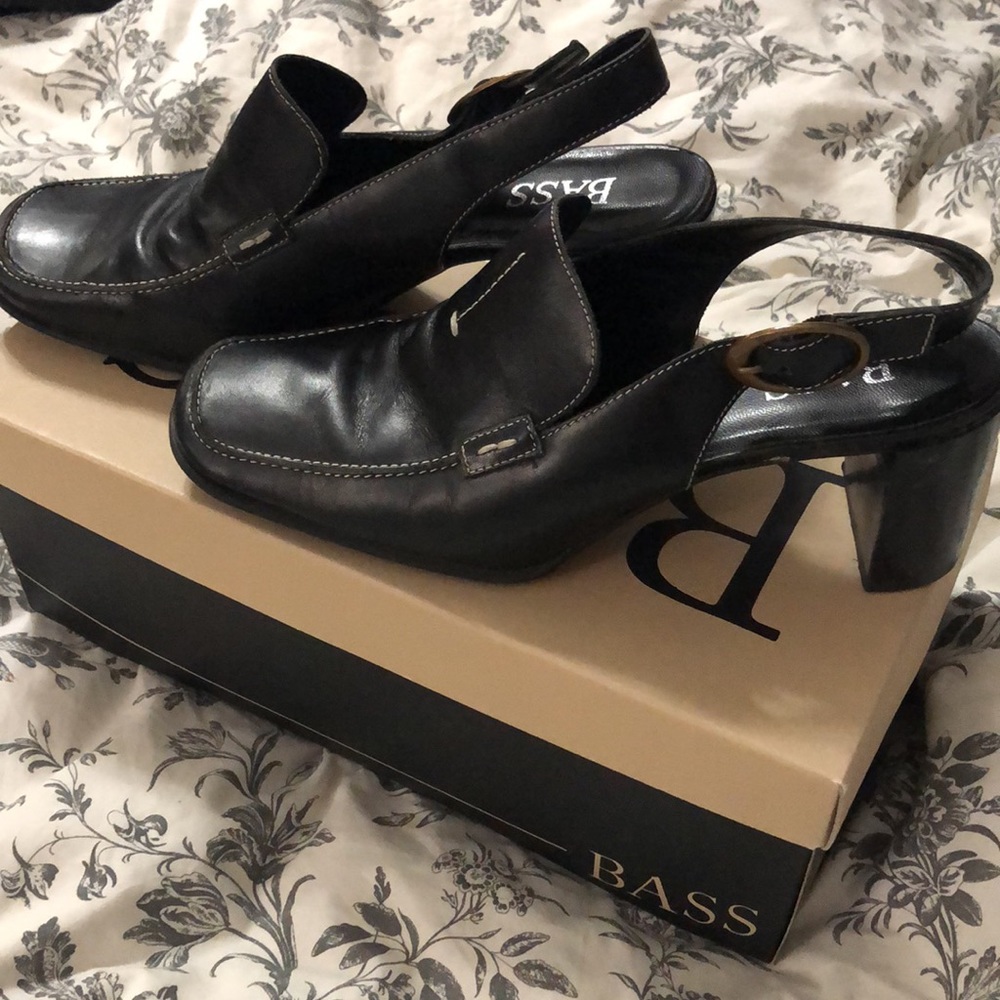 Bass open back wedge dress shoes.  Gently used, black leather, size 8.5 - Picture 2 of 3